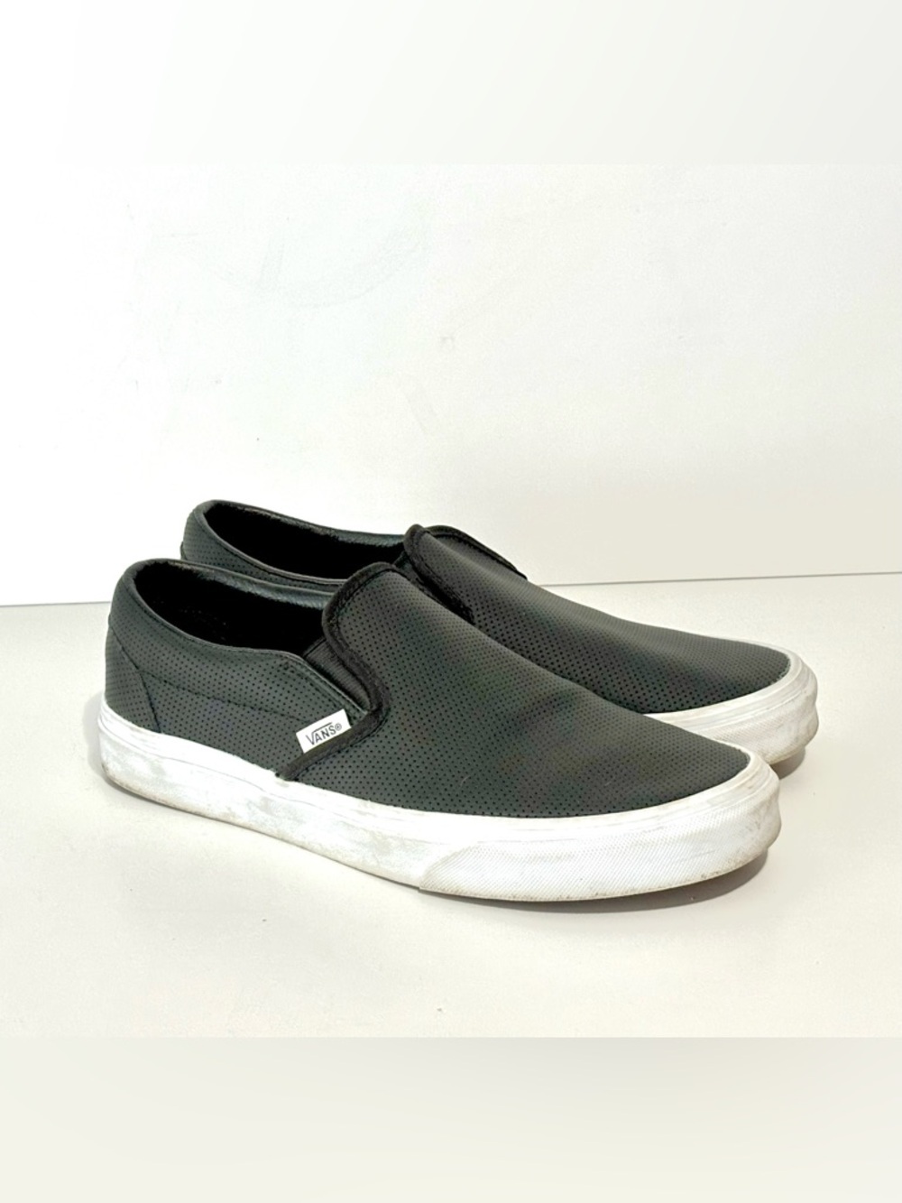 VANS Slip-On Perforated Leather Black White Low-Top Skate Shoes M 8 W 9.5